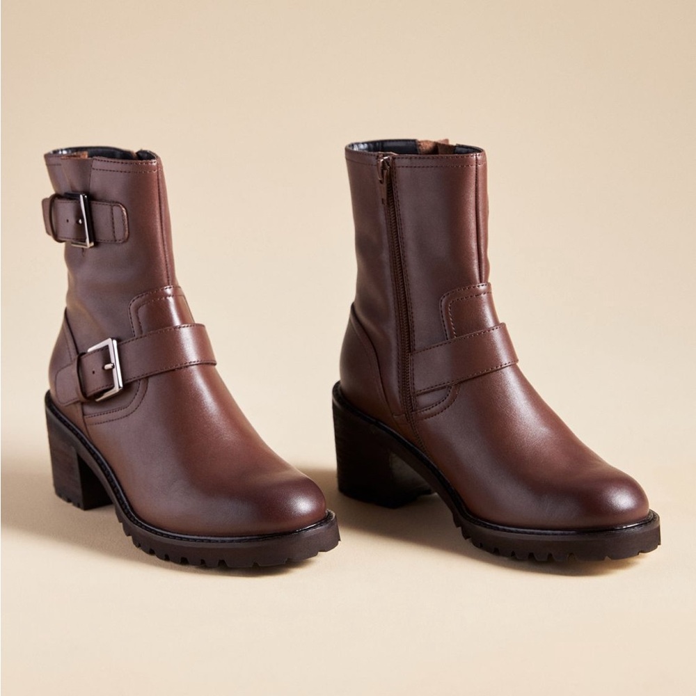 Like new Seychelles Run Free Boots. Brown. Size 8.